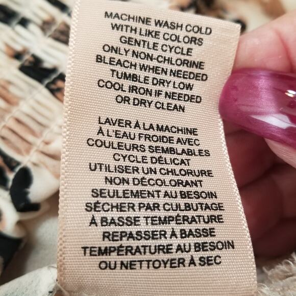 Philosophy Pullover V-Neck Animal Print Top Smocked At Hem Ruffled Sleeve Size M - Picture 9 of 9